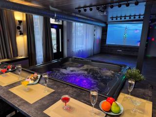 Grand apartment with SPA and Cinema - 9
