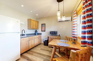 Lakefront, Pet-Friendly 1BR with Porch and Fire Pit - 8