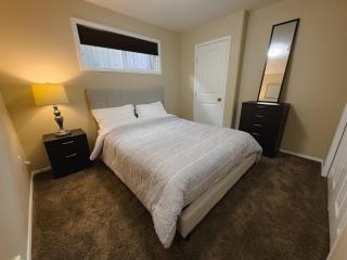 Spacious 4BR with King Suite - Garage - Netflix - 8