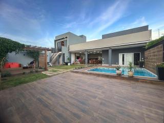 Refúgio Privativo com Piscina Aquecida, Jacuzzi e Área Gourmet na Cidade - 0