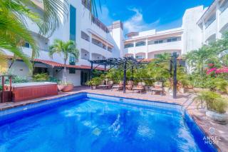 Ideal Group Getaway 4 blocks to the Beach & Pool - 5