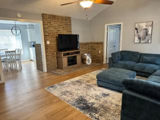 Cozy Family Getaway! - 6