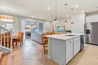 Brand-New Charming Pool Home in Exclusive Resort - 9