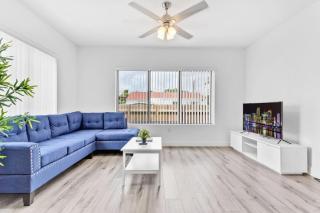 Modern Stay Minutes from Wynwood and Design District - 7