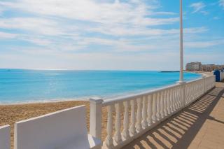 Modern Coastal Apartment Newly Renovated WiFi A.C - 5