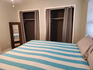 2BR King, Dog Friendly, Private Fenced Yard, Turf, Grill, Near Beaches - 4