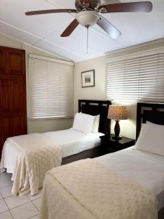 Patch&Porch Cottage - 6