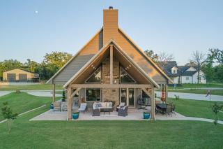 Upscale A-Frame Escape with Lake Access in Quinton! - 9