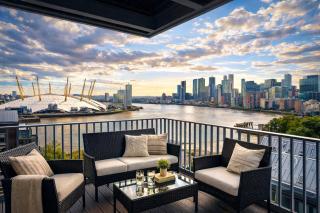 Beautiful view to Canary Wharf , O2 arena , near by London Excel 3-beds - 0