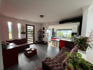 Casa con Vista Única a 10 minutos de Cuenca - 4