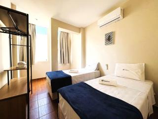Apartamento com Dois Quartos na Orla de Copacabana - 1
