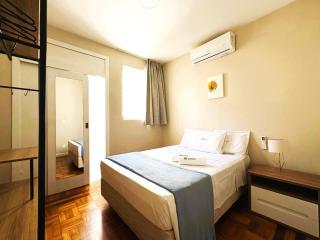 Apartamento com Dois Quartos na Orla de Copacabana - 4