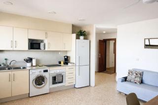 Isola Beachside Apartment - 7