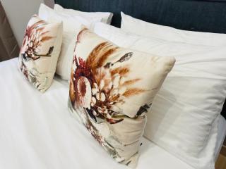 Brown balcony suite no 2 Piraeus Port - 6