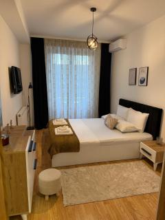 Cozy Central Apartment - 8