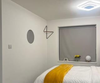 Sheffield Modern Studio with Free Charging - 9