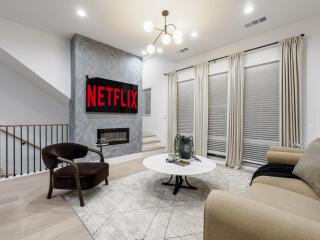 New Modern Dallas Skyline Rooftop Firepit and a Garage - 9