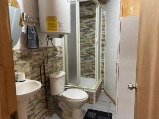 Cabaña Acogedora a Pasos del Mall con Estacionamiento - 2