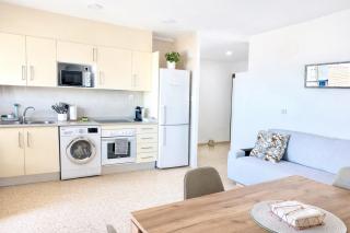 Isola Beachside Apartment - 6