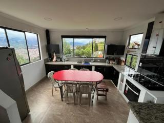 Casa con Vista Única a 10 minutos de Cuenca - 6