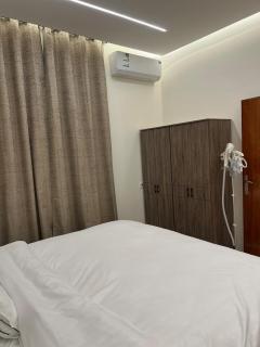 شقة بغرفة نوم وصالة بمدخل خاص - 6