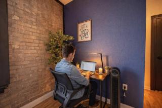 Sun-Kissed Studio Between Shore & City Life - Milwaukee - 8