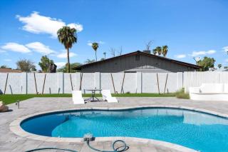 Rock and Glam Paradise - 6