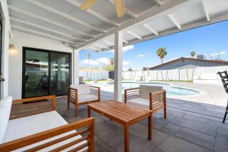 Rock and Glam Paradise - 2