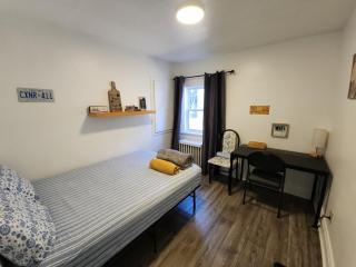 Affordable/Quiet Private Room - 0