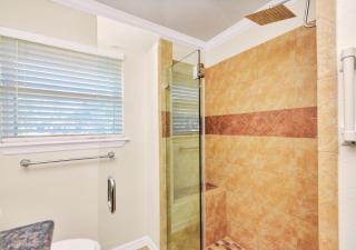 Luxury Retreat with Heated Pool, Firepit, Outdoor Cinema - 4