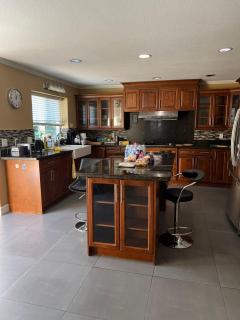 Bright, modern & spacious luxurious Master Bedroom in prime Golden village Richmond, - 1