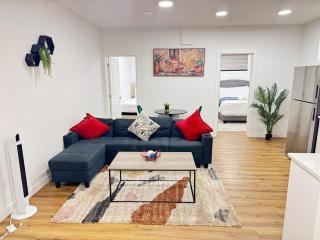 Stylish and Cozy 2-Bedroom Guest Suite in West Edmonton - 0