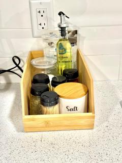 Stylish and Cozy 2-Bedroom Guest Suite in West Edmonton - 4