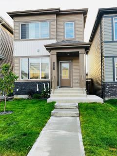 Stylish and Cozy 2-Bedroom Guest Suite in West Edmonton - 2