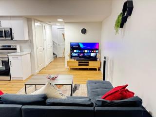Stylish and Cozy 2-Bedroom Guest Suite in West Edmonton - 1