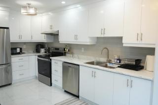 Large Family Favorite Spacious 6-Bedroom Home - 0