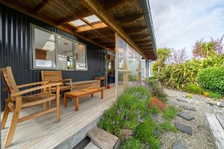Beech Retreat - Te Anau Holiday Home - 2