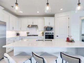 Vibrant Room with City Views in Shared Apartment - 7