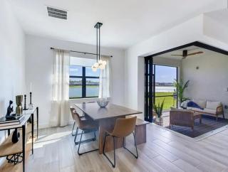 Vibrant Room with City Views in Shared Apartment - 6