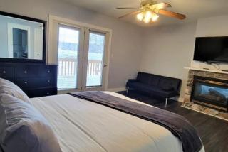 Amazing Lakefront cottage on Paradise Lake - 1