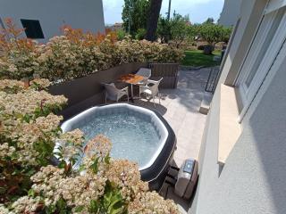 Holiday Home Relax - One Bedroom Holiday Home with Hot Tub - 4