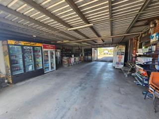 Commercial Hotel - 8