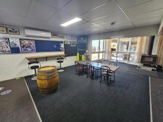 Commercial Hotel - 7