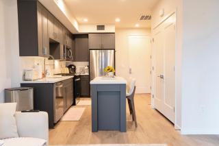 Hollywood Palladium 1 BD EV charger Free Parking - 9