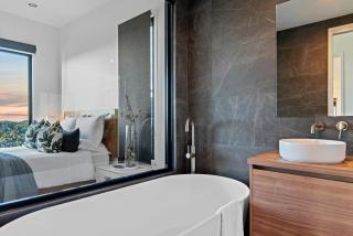 The Ridge at Maleny 3 Bedroom Deluxe Residence - Panoramic Valley Views - 4