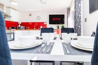 Lush Apartments, Central with Private Parking Space - 8