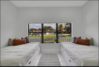 Modern Retreat in the Heart of Hollywood - 5