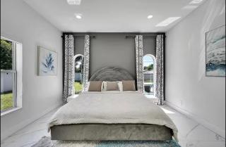 Modern Retreat in the Heart of Hollywood - 4