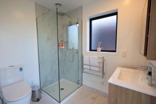 Comfortable 2BR Home Steps from Te Kaha Stadium - 2