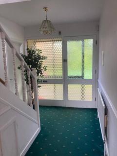 Leixlip 4-Bed Home Sleeps 6 Ideal for Groups - 4